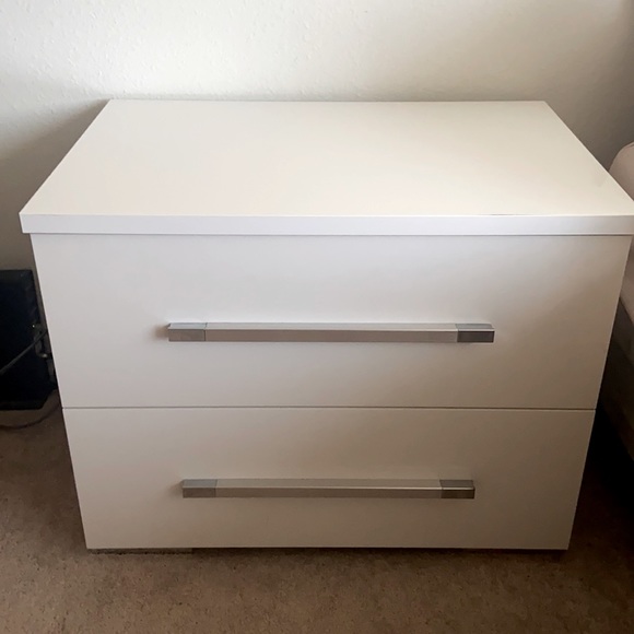 Small dresser - Picture 1 of 2
